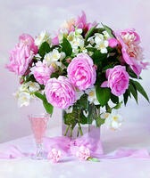 Без бренда «Нежный букетик с розами и настойка» в Самаре в интернет-магазине Без бренда «Нежный букетик с розами и настойка» в Самаре