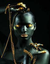 Без бренда «Девушка в черно-золотом макияже» в Самаре в интернет-магазине  Без бренда «Девушка в черно-золотом макияже» в Самаре